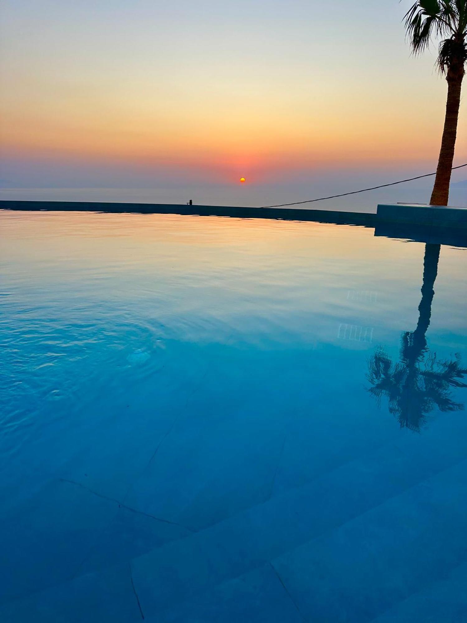 Leon Luxury Suites Imerovigli  Dış mekan fotoğraf