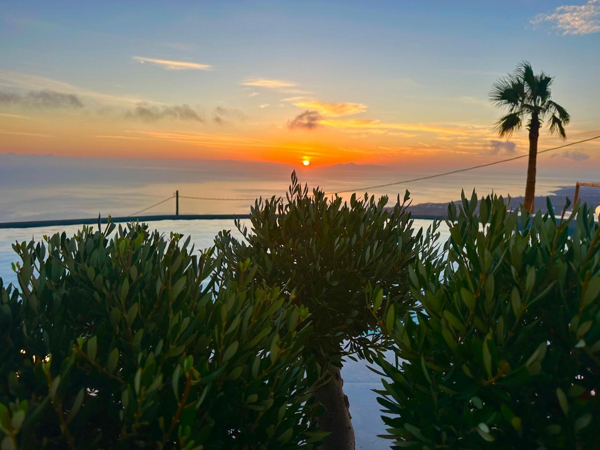 Leon Luxury Suites Imerovigli  Dış mekan fotoğraf